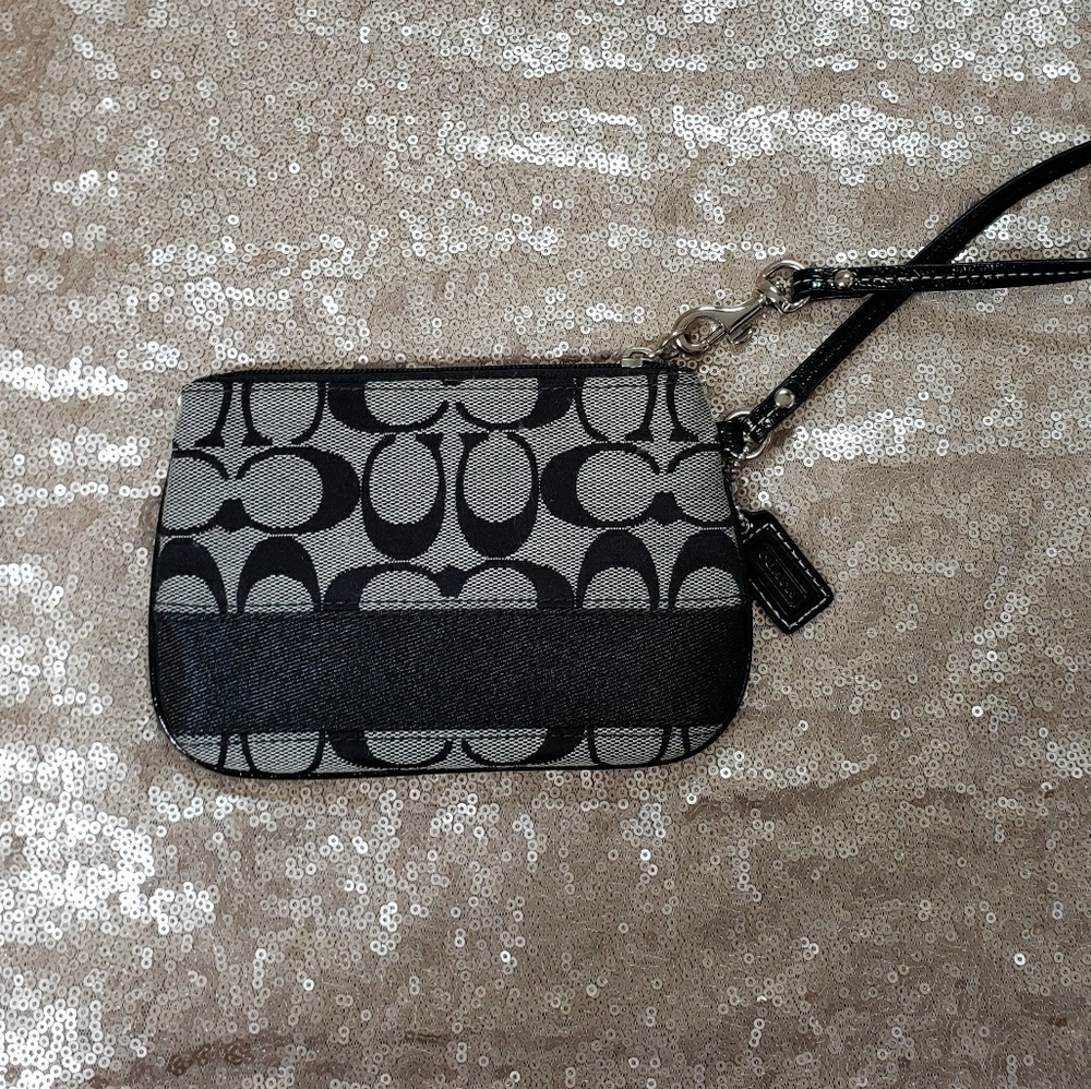 Coach Mini Wristlet NEW WITHOUT TAGS